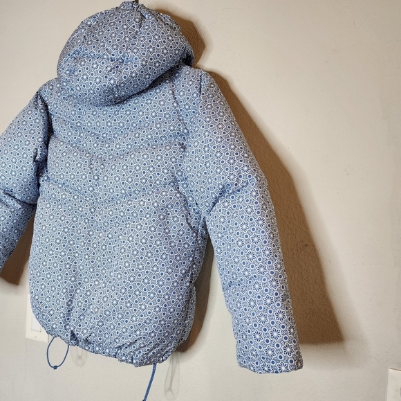 NWT Gap Kids Down Puffer Coat. Blue white floral. Size XL (12). - Picture 10 of 15